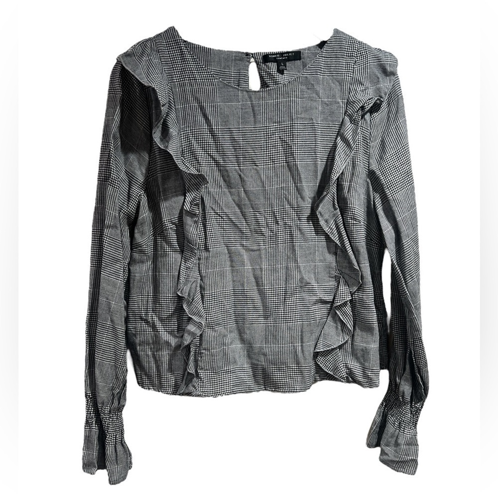 Romeo + Juliet Couture Long Sleeve Ruffle Blouse
